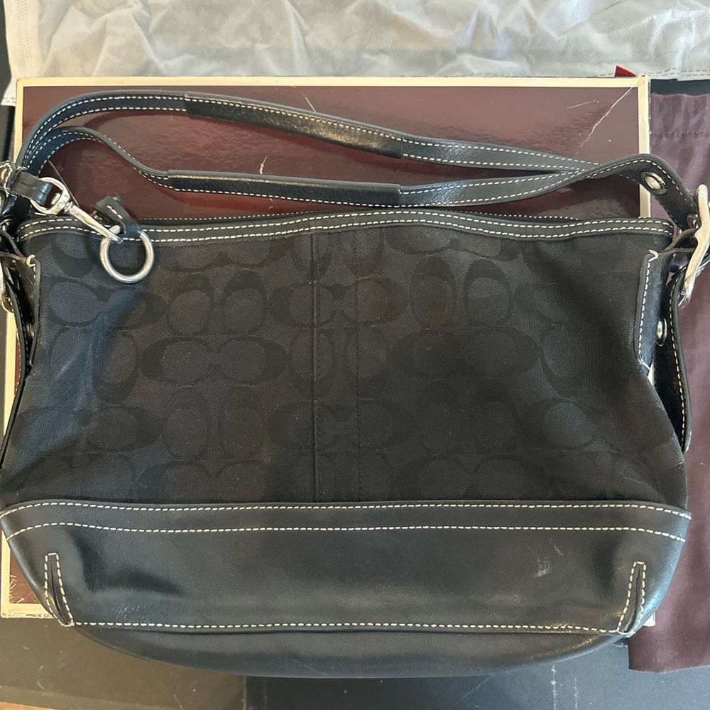 Coach Black Shoulder Bag with Structured Design and Silver Hardware - Picture 2 of 16